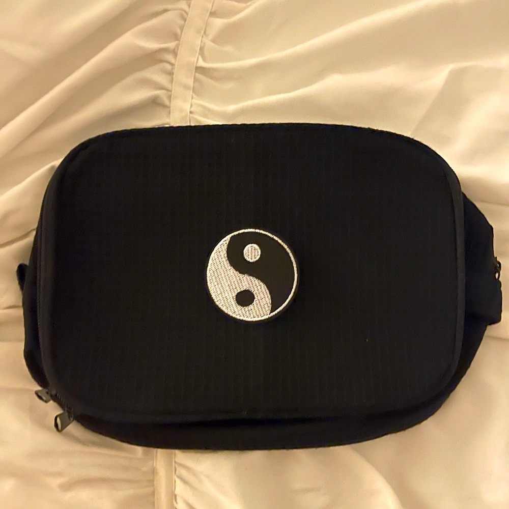 Yin yang waffle weave black cosmetic case new